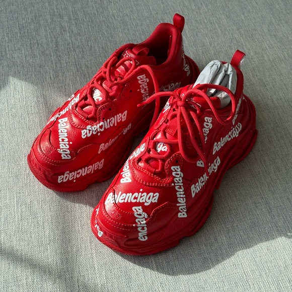 Balenciaga women’s Triple S Logotype Sneakers, size 39. New in box - Picture 7 of 8
